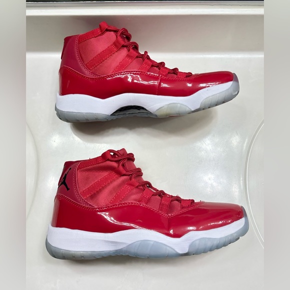 SOLD😃 Authentic NIIKE JORDAN Women’s Mid Top Red PATENT SNEAKERS SZ. 8.5 - Picture 6 of 14